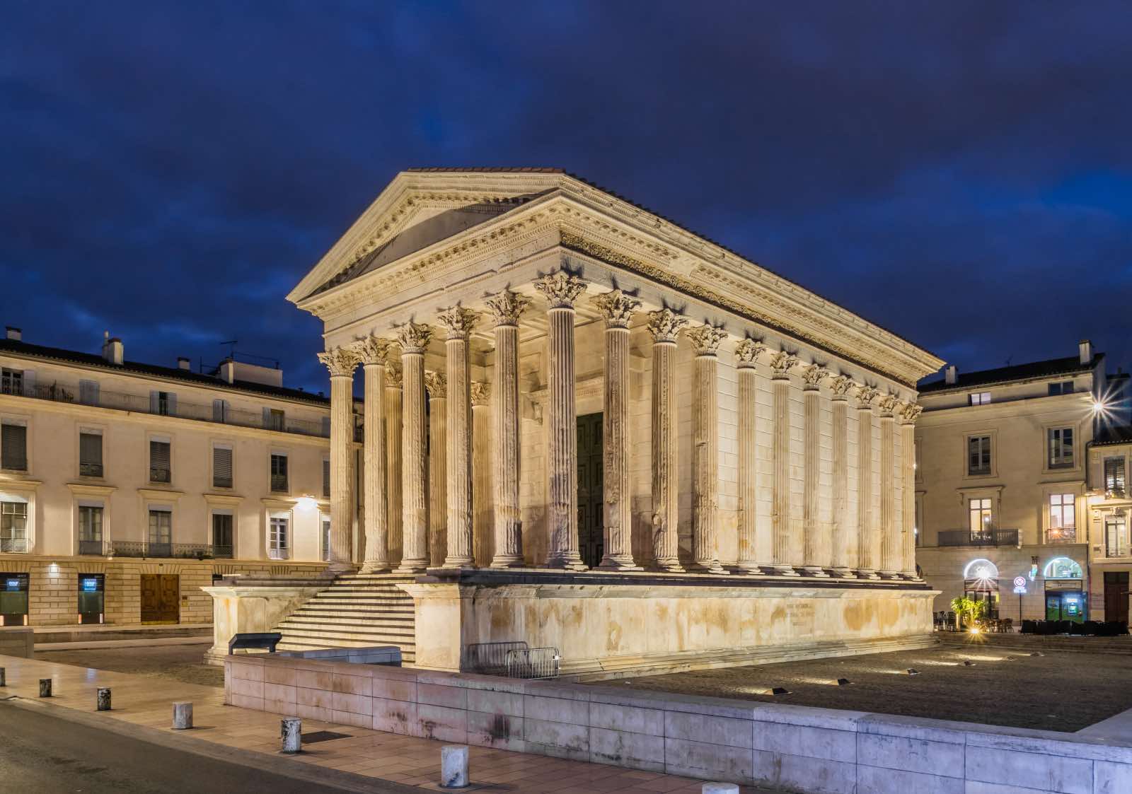 Arquitectura romana: templo de Maison Carrée en Nîmes. Imagen de Krzysztof Golik via Wikimedia Commons